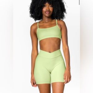 437- THE V SHORT/ ICED MATCHA